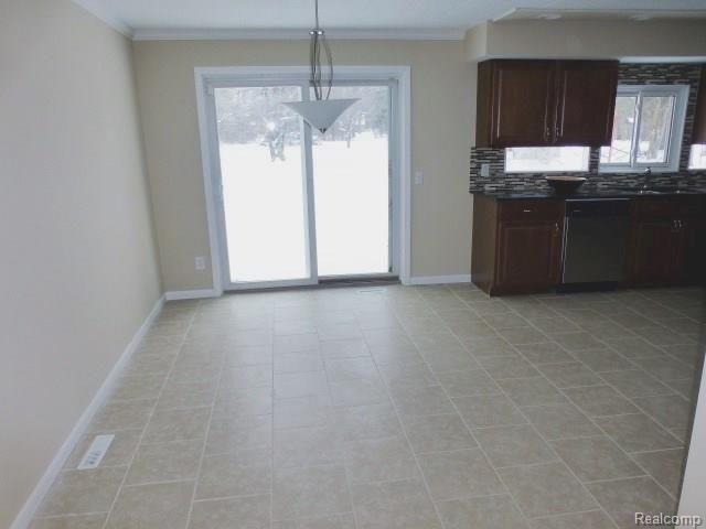 4240 Crocus Road Waterford, MI 48328 - Photo 8 of 19 DINING AREA W/DOORWALL
