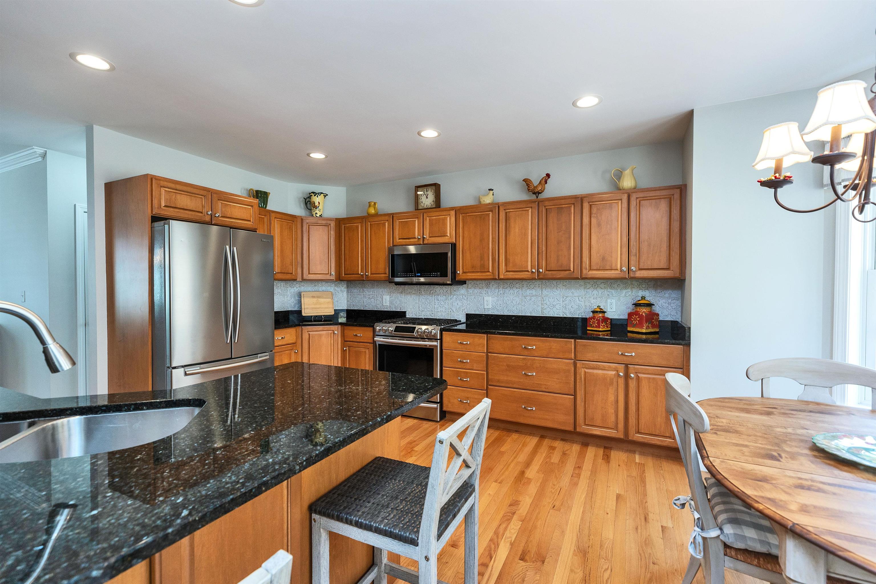 280 Sylvan Lane Manchester, NH 03102 - Photo 17 of 60