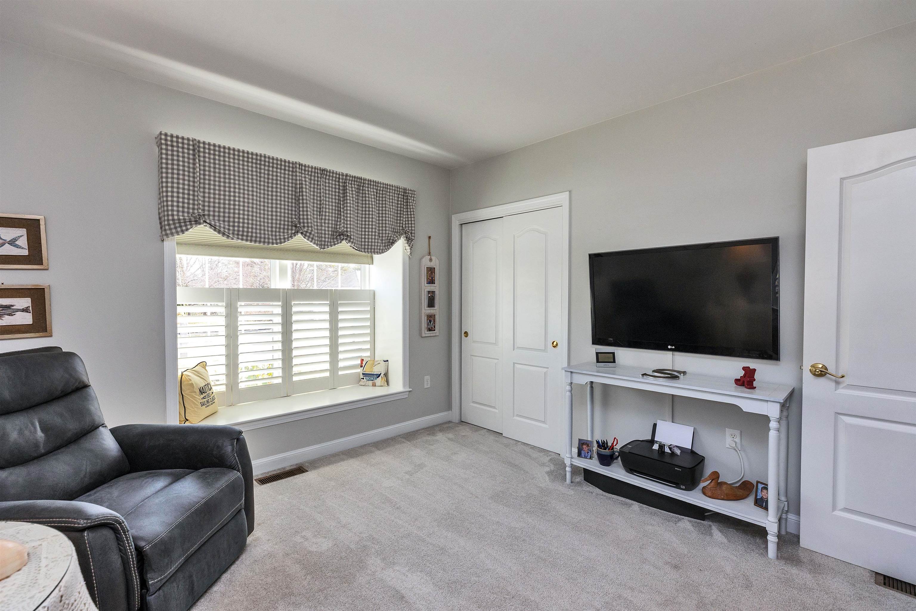 280 Sylvan Lane Manchester, NH 03102 - Photo 33 of 60