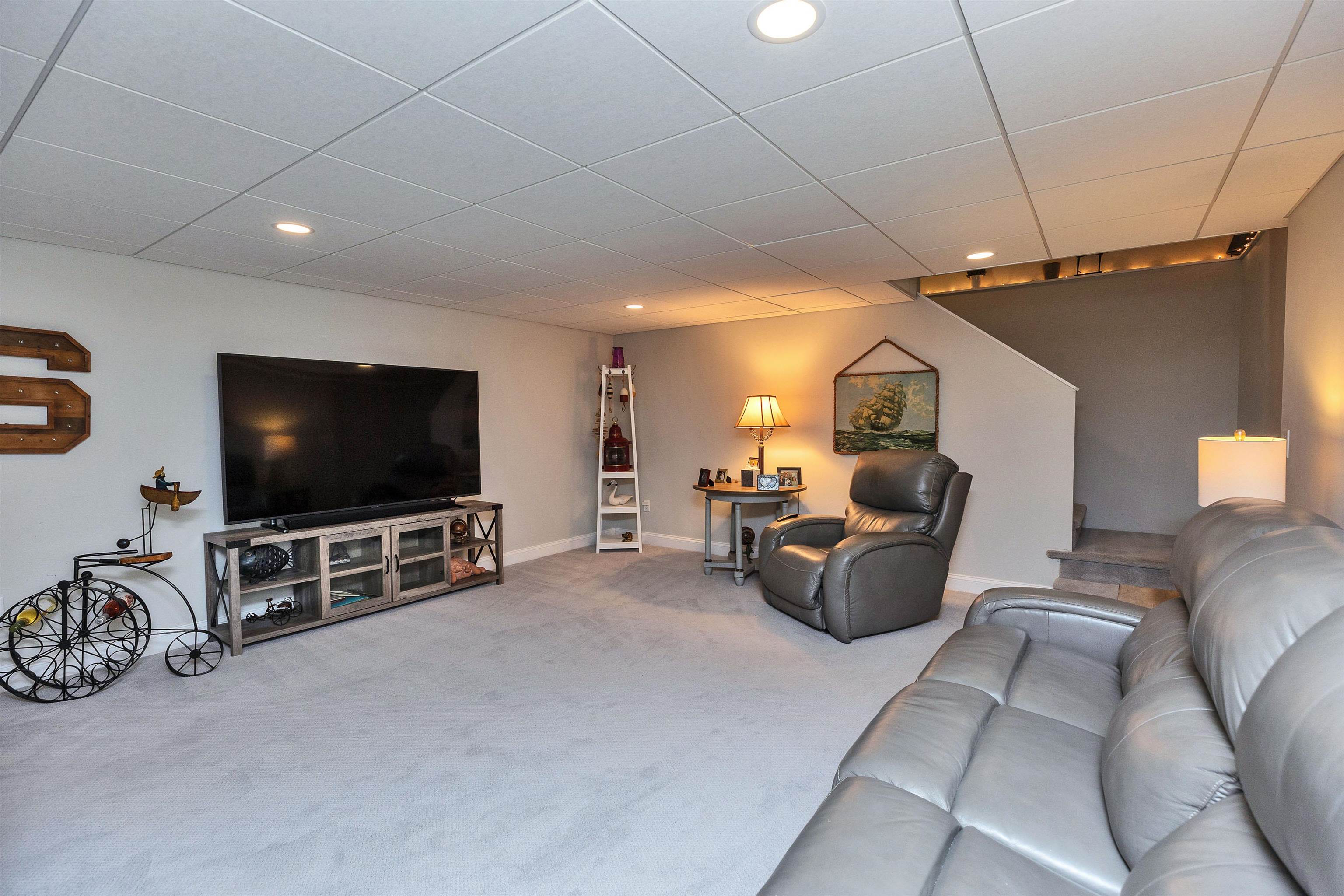 280 Sylvan Lane Manchester, NH 03102 - Photo 41 of 60