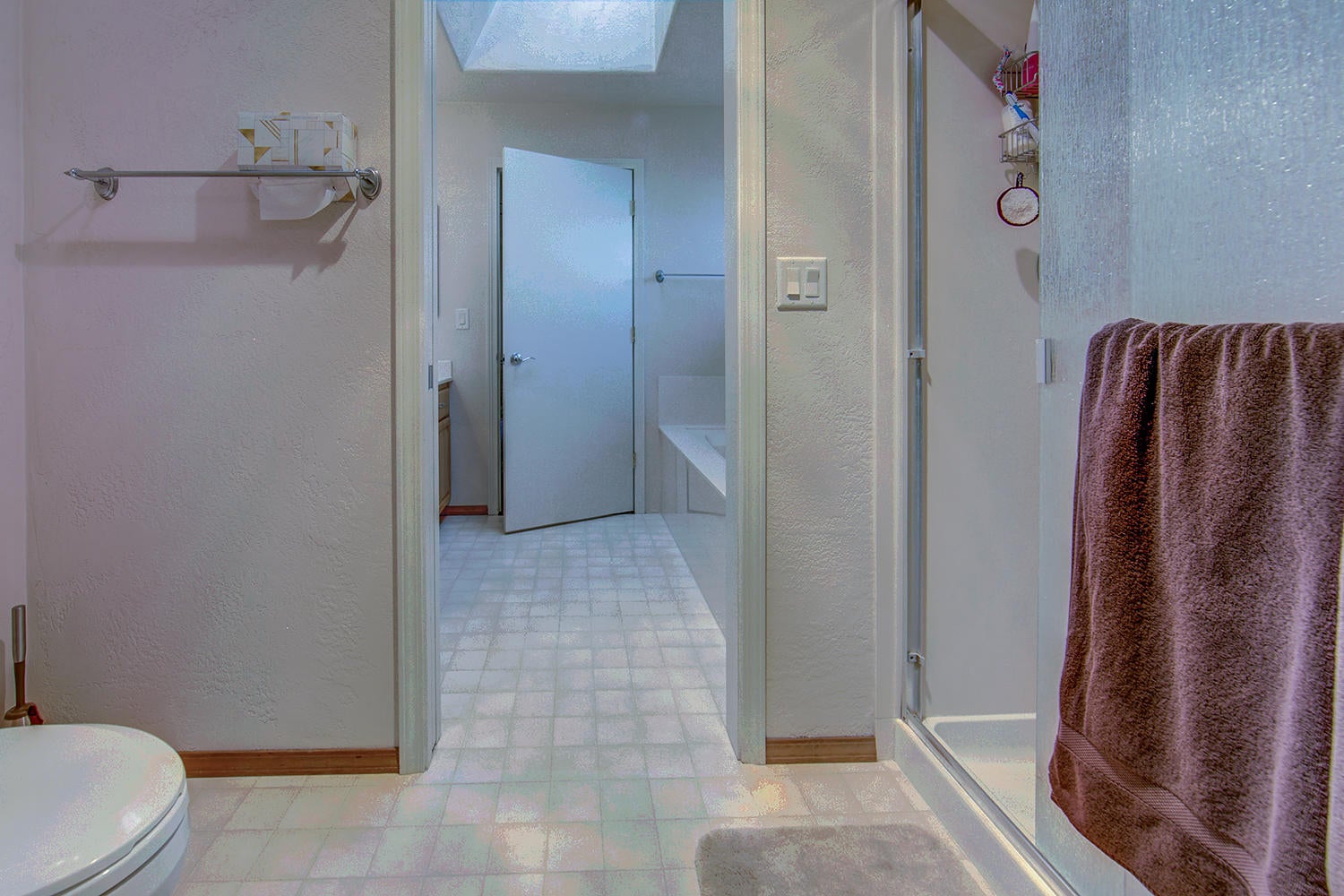 509 Ridgeway Avenue Central Point, OR 97502 - Photo 23 of 32 Master Bath 1