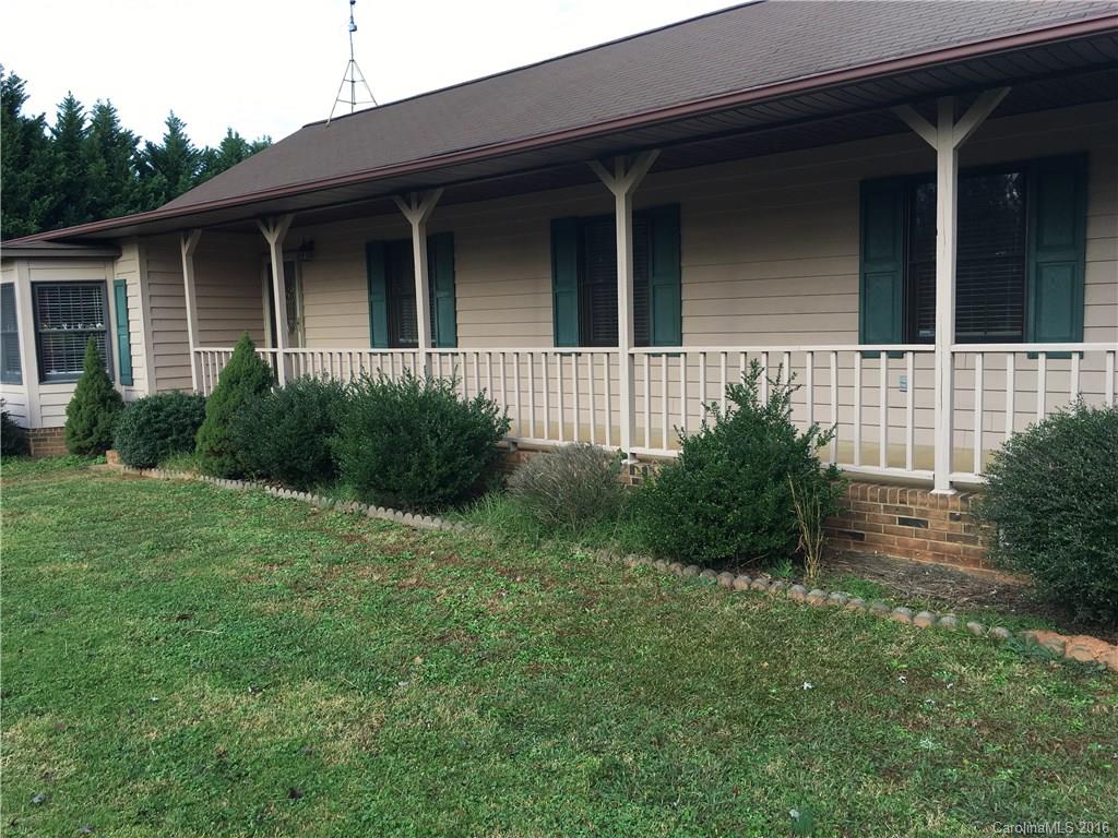 1425 Crossland Road Clover, SC 29710 - Photo 4 of 20