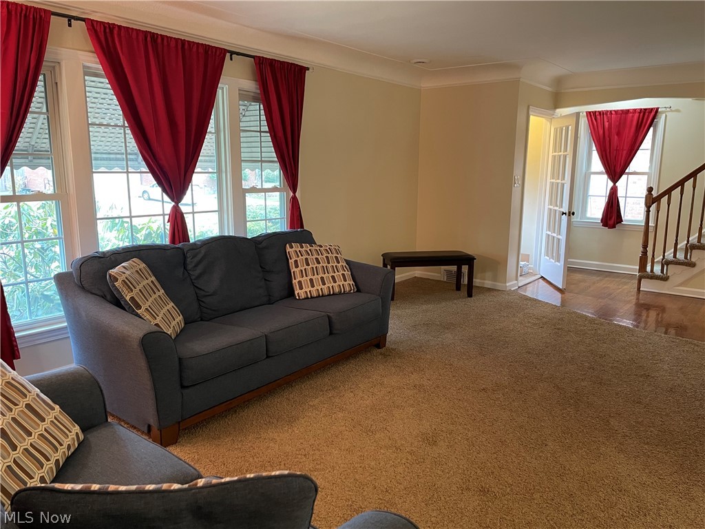 2393 Channing Road Cleveland, OH 44118 - Photo 3 of 28
