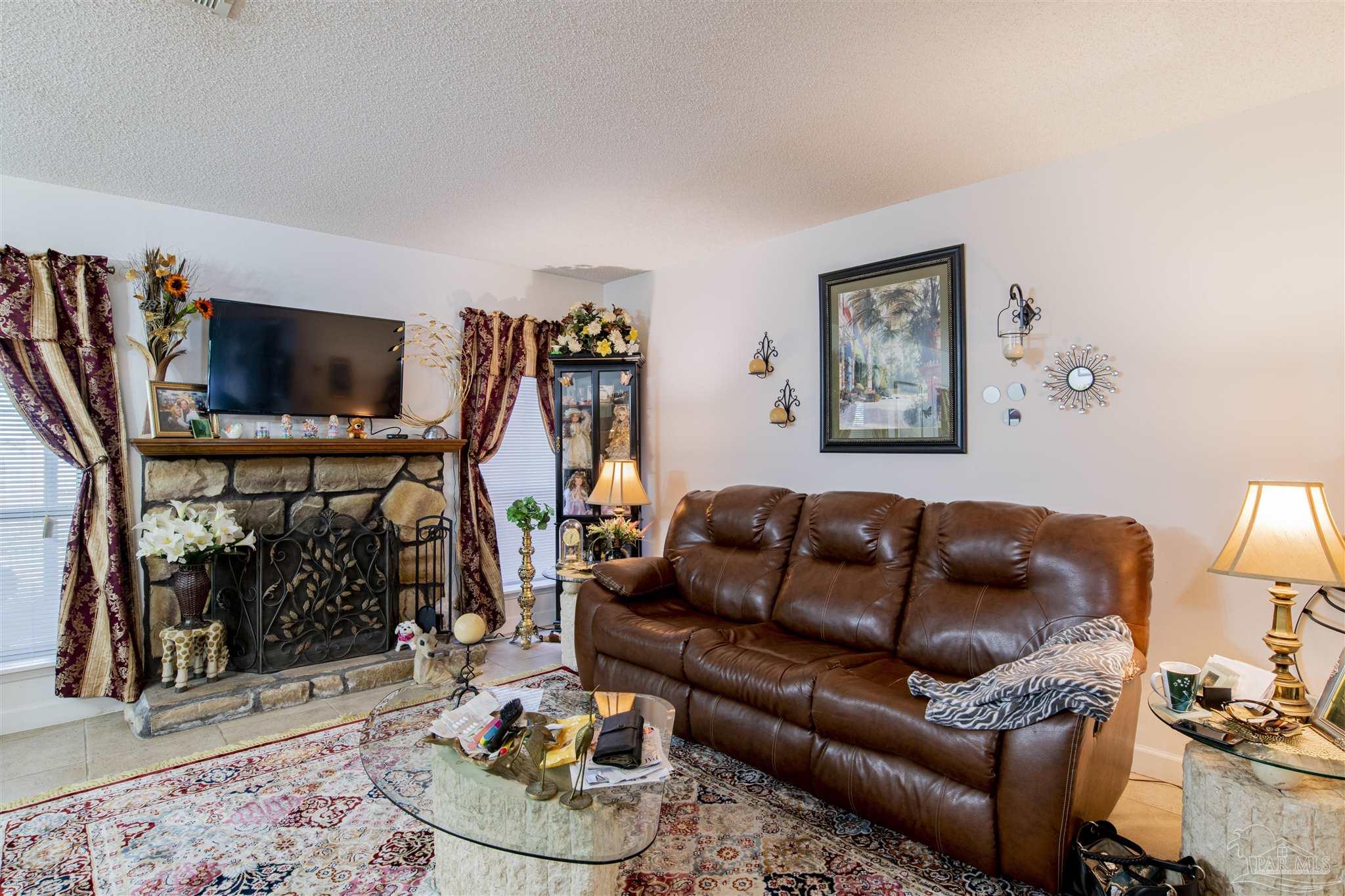 6073 Hilburn Road Pensacola, FL 32504 - Photo 5 of 22 Gallery Image 5