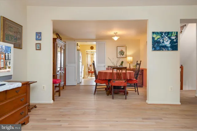 a view of a livingroom with furniture and workspace