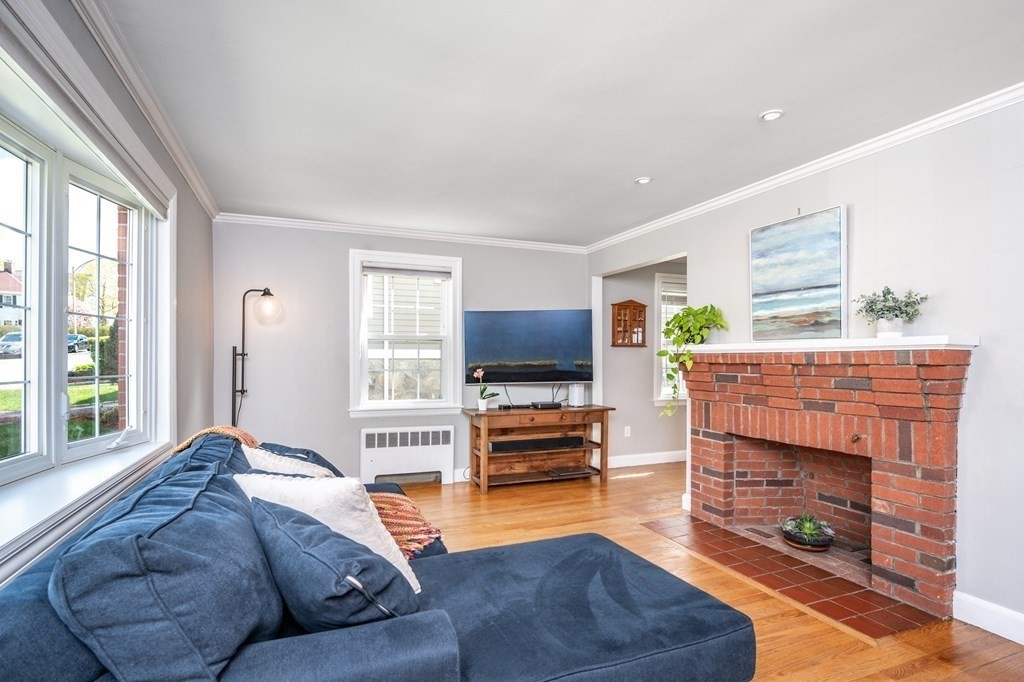 76 Greaton Road Boston, MA 02132 - Photo 5 of 20 Gallery Image 5