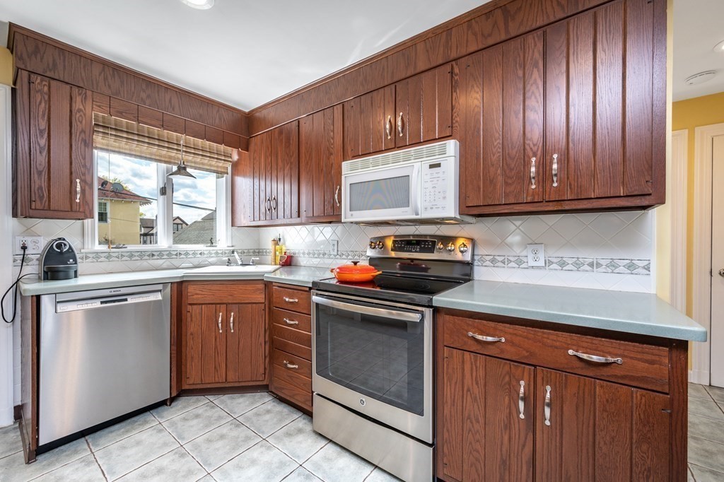 76 Greaton Road Boston, MA 02132 - Photo 8 of 20 Gallery Image 8