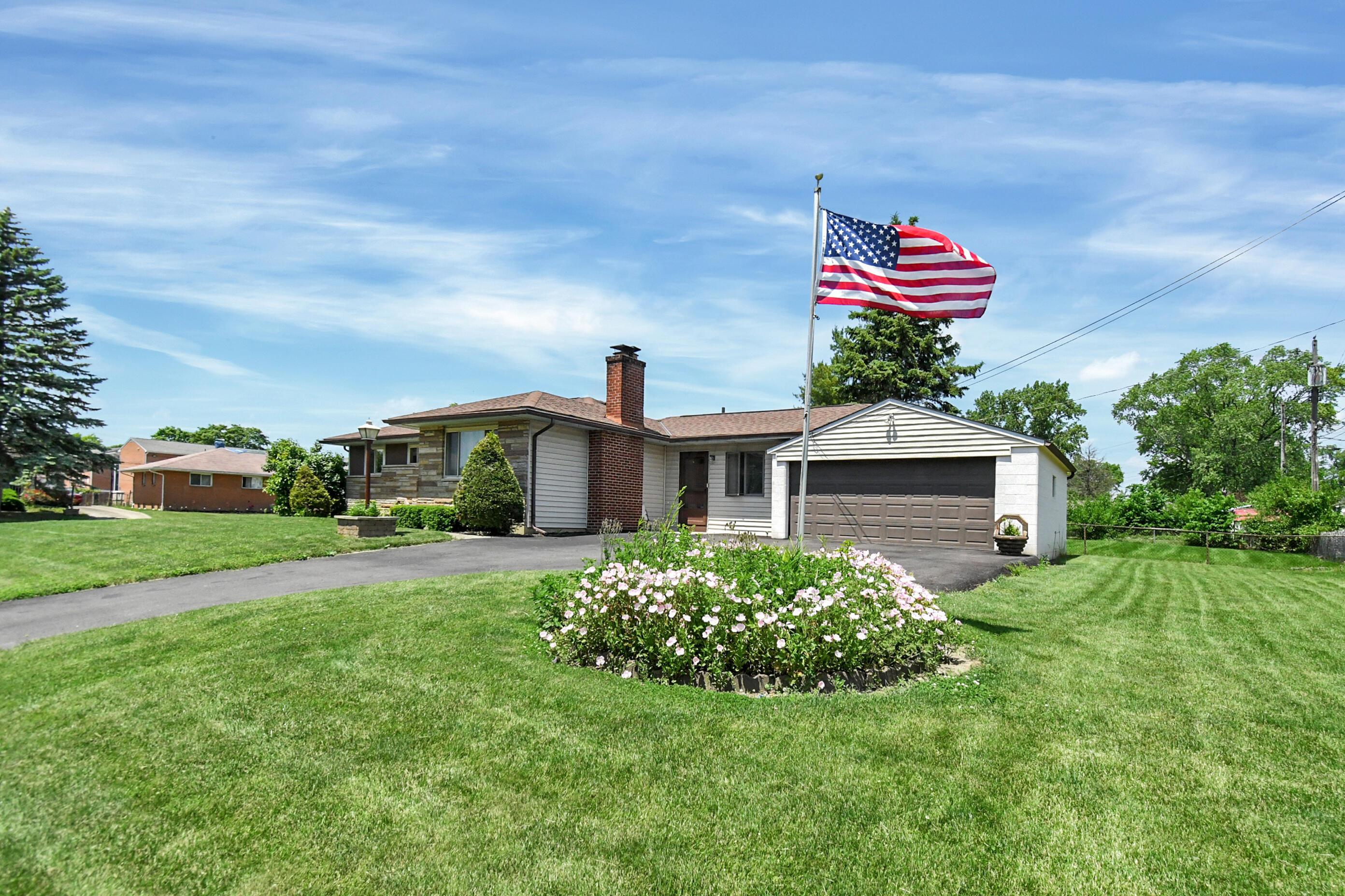 1606 Sale Road Columbus, OH 43224 - Photo 3 of 26 DSC_2313