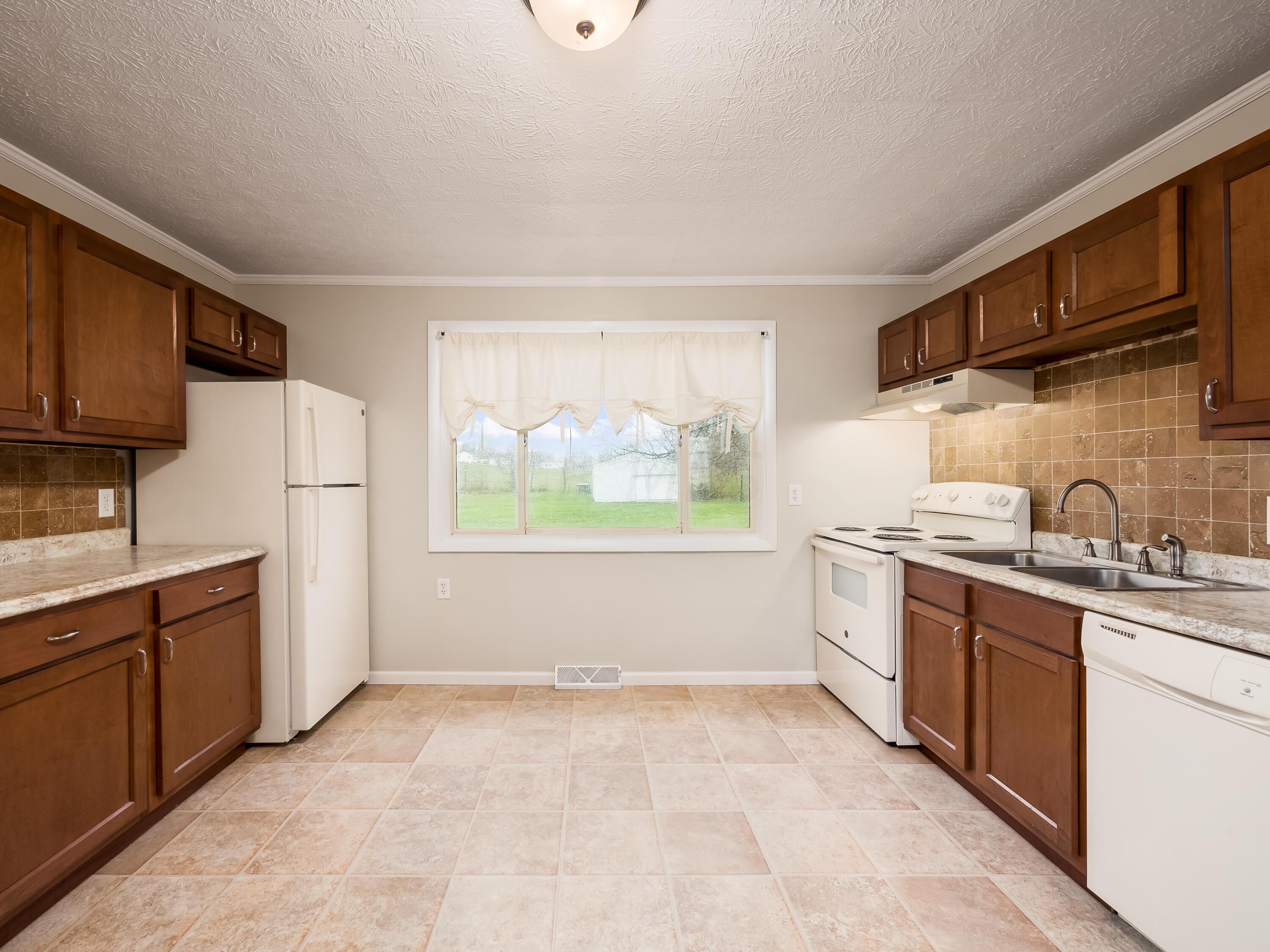 4990 Lithopolis Road Northwest Lancaster, OH 43130 - Photo 14 of 44 Kitchen
