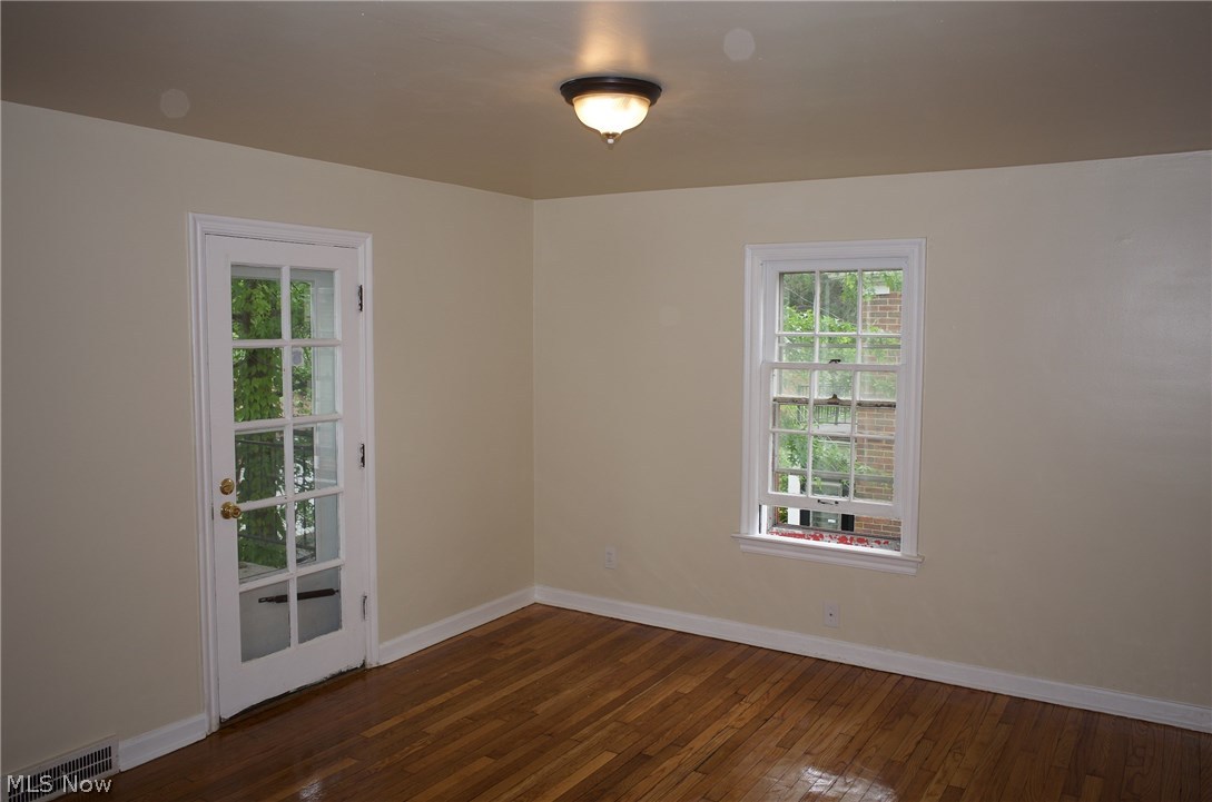 1025 Helmsdale Road Cleveland Heights, OH 44112 - Photo 18 of 20