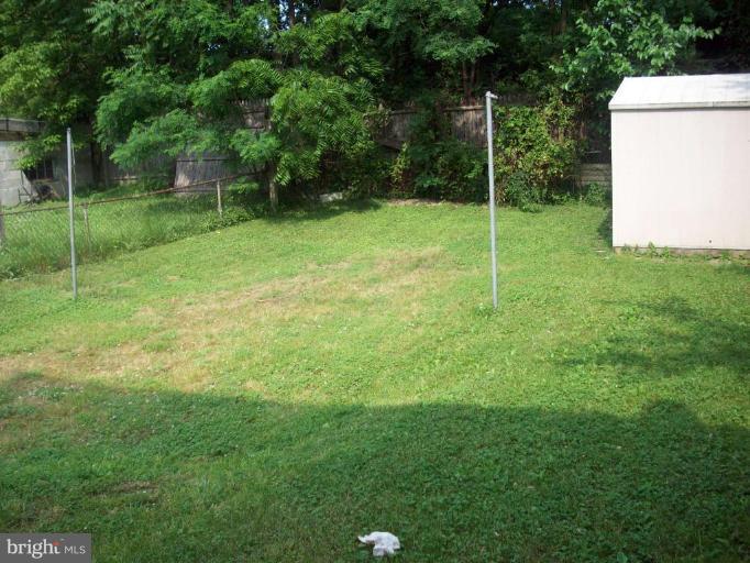 3015 Freeway Halethorpe, MD 21227 - Photo 2 of 6 Back yard