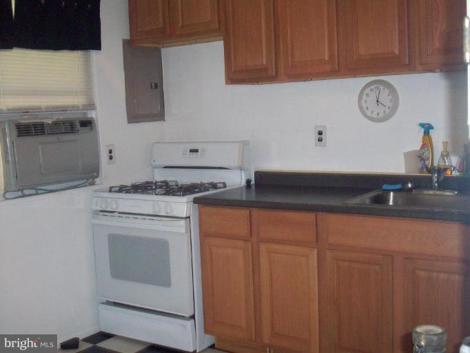 3015 Freeway Halethorpe, MD 21227 - Photo 5 of 6 Kitchen