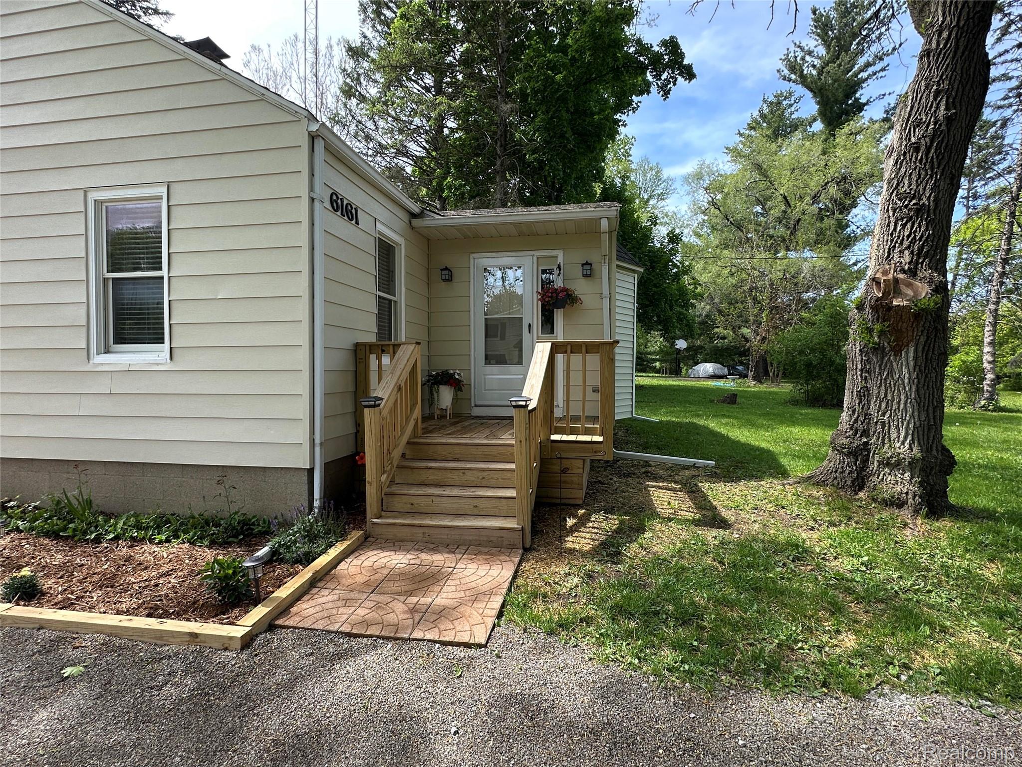6161 East River Road Flushing, MI 48433 - Photo 8 of 62 08_beyc6a1380cb05b00.jpg