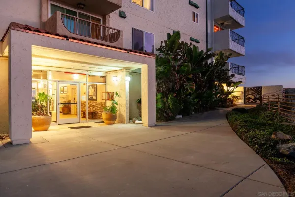 $1,099,000 | 4878 Pescadero Avenue, Unit 102, San Diego, CA 92107