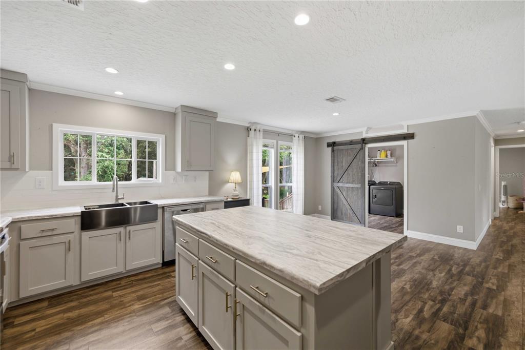 14450 Southeast Sunset Harbor Road Weirsdale, FL 32195 - Photo 10 of 37