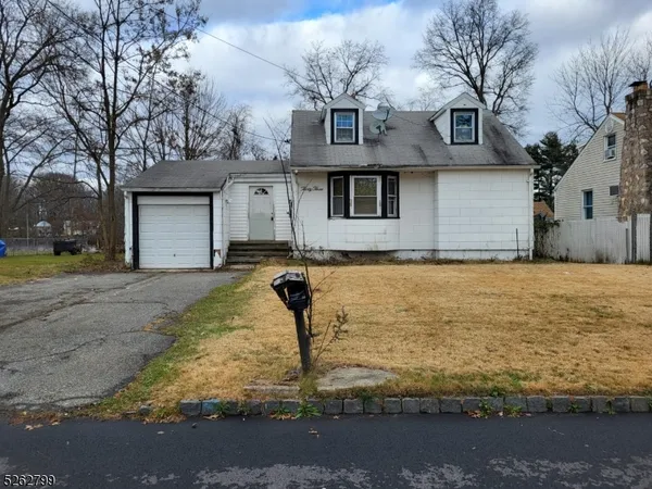 $299,900 | 33 Riveredge Drive, Fairfield, NJ 07004