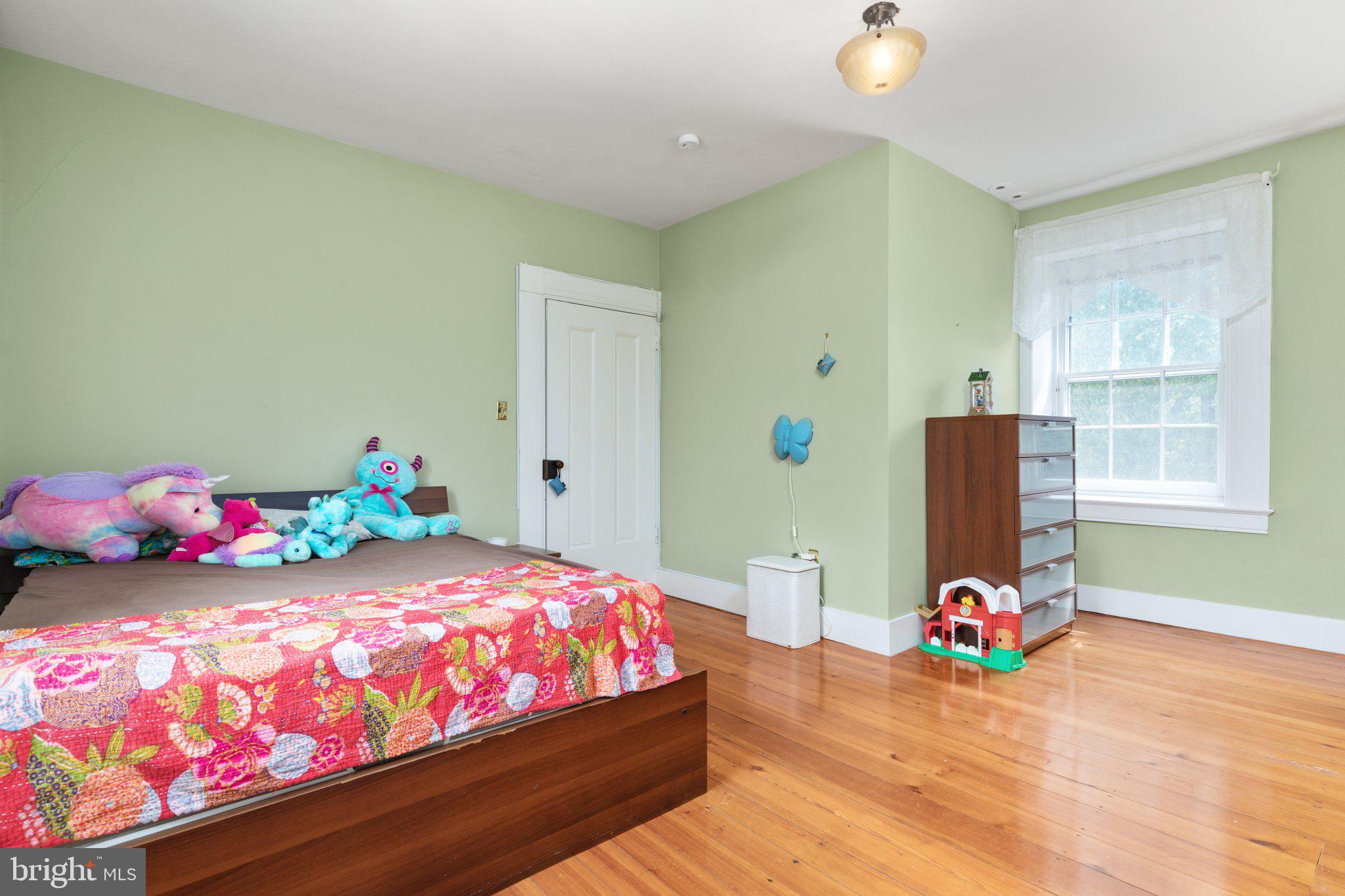 7252 Middle Road Middletown, VA 22645 - Photo 28 of 49 Bedroom 2 with niche