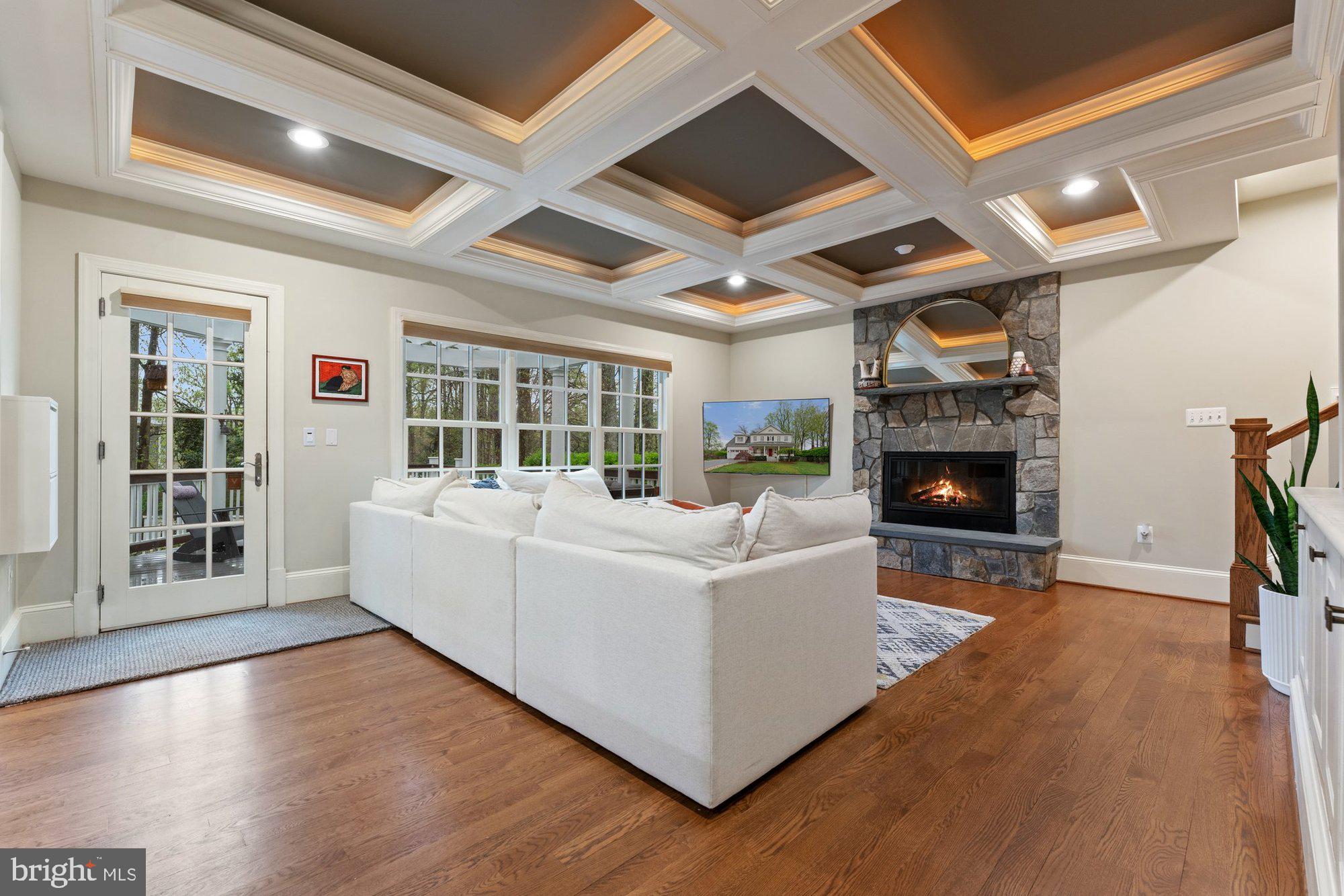 120 Tapawingo Road Southwest Vienna, VA 22180 - Photo 3 of 73 Gallery Image 3