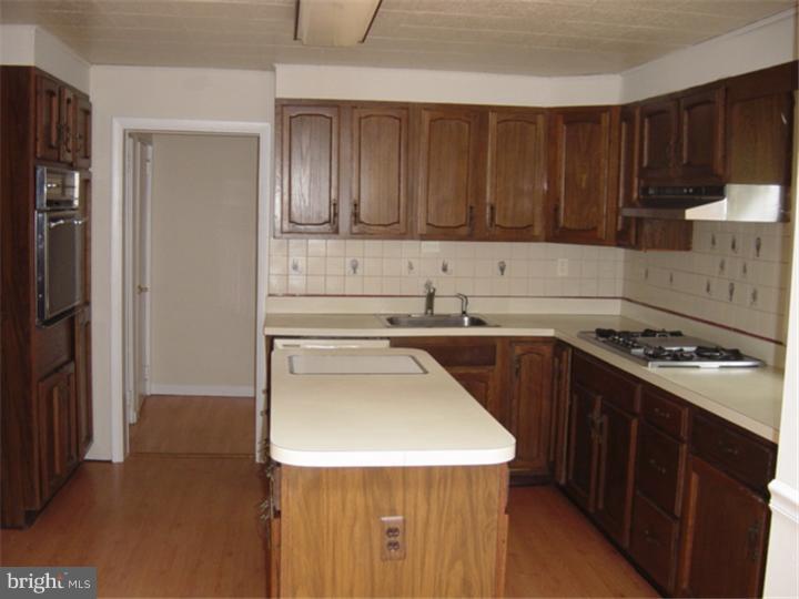 254 Saxer Avenue Springfield, PA 19064 - Photo 6 of 25 Kitchen