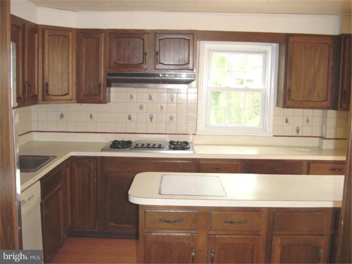 254 Saxer Avenue Springfield, PA 19064 - Photo 7 of 25 Kitchen