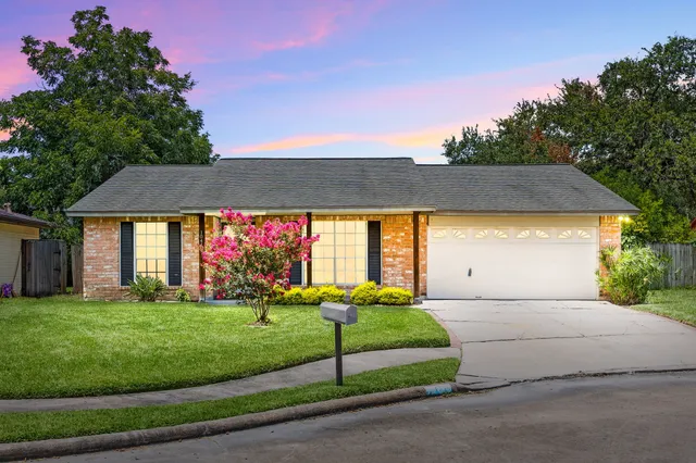$260,000 | 10410 Cedar Towne Lane, Sugar Land, TX 77498