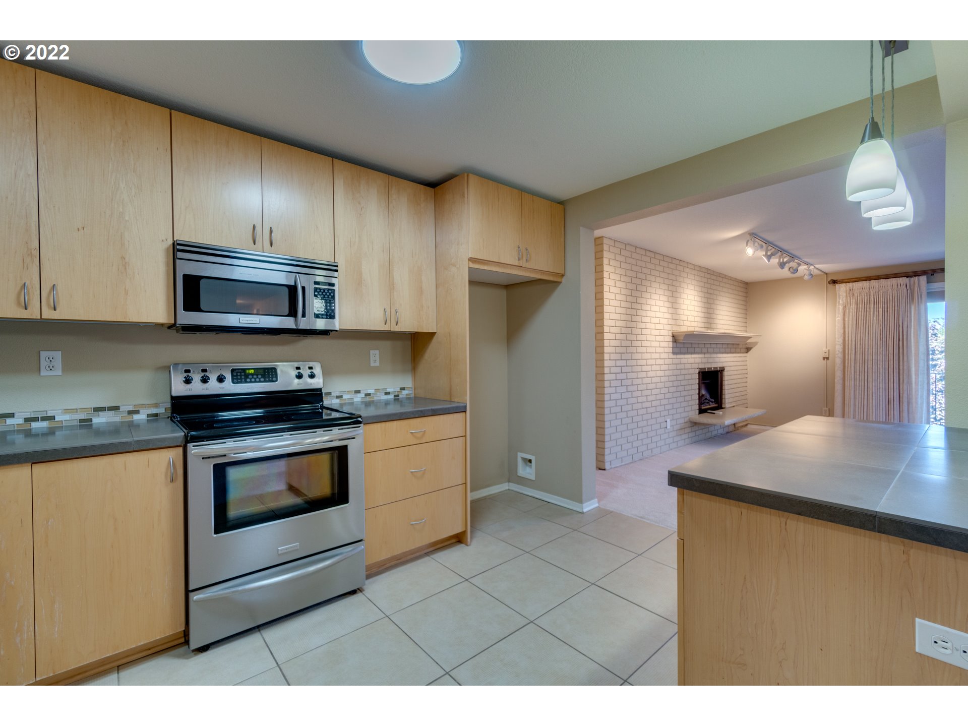 200 Southwest Burnham Road, Unit 405 Lake Oswego, OR 97034 - Photo 11 of 30 Gallery Image 11