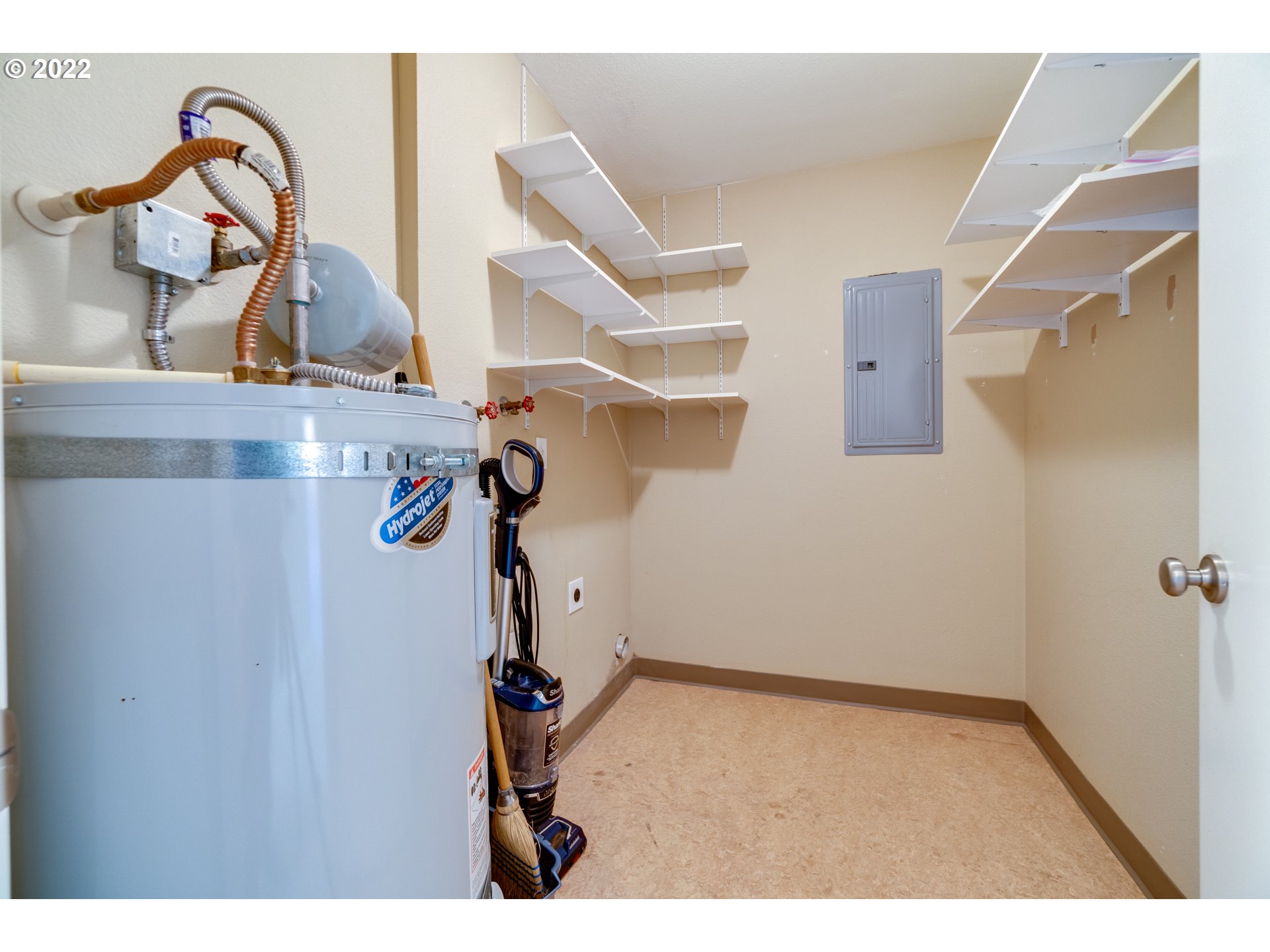 200 Southwest Burnham Road, Unit 405 Lake Oswego, OR 97034 - Photo 26 of 30 Gallery Image 26