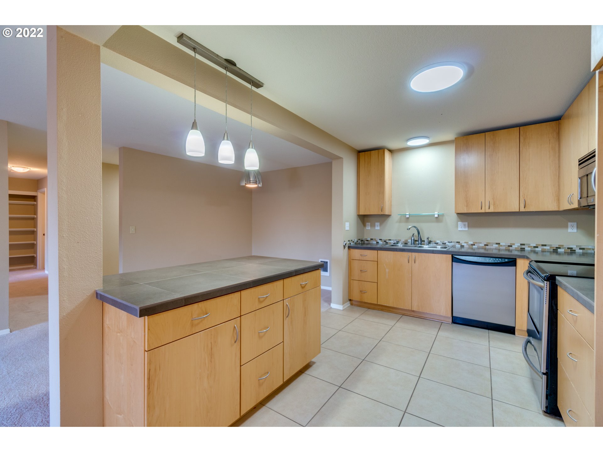 200 Southwest Burnham Road, Unit 405 Lake Oswego, OR 97034 - Photo 9 of 30 Gallery Image 9