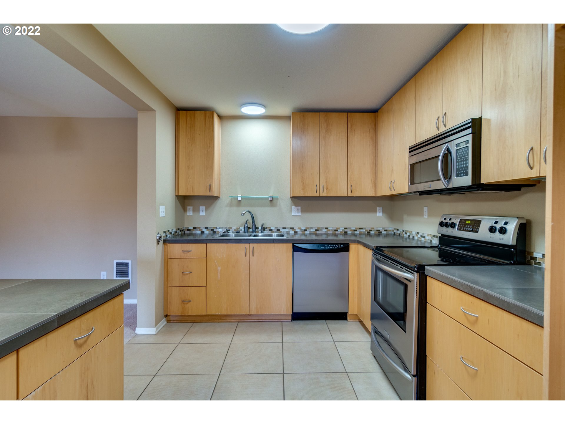 200 Southwest Burnham Road, Unit 405 Lake Oswego, OR 97034 - Photo 10 of 30 Gallery Image 10