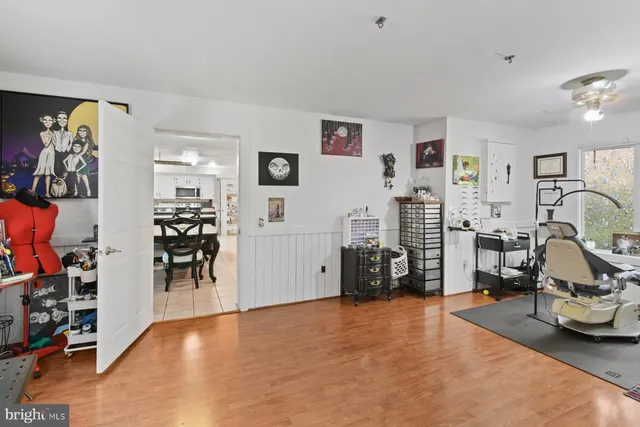 a view of a livingroom with furniture and a livingroom