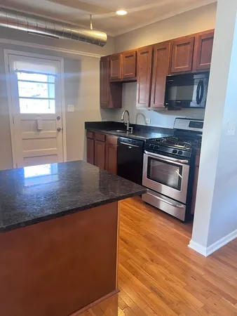 $2,000 | 20 West Hinsdale Avenue, Unit 1, Hinsdale, IL 60521