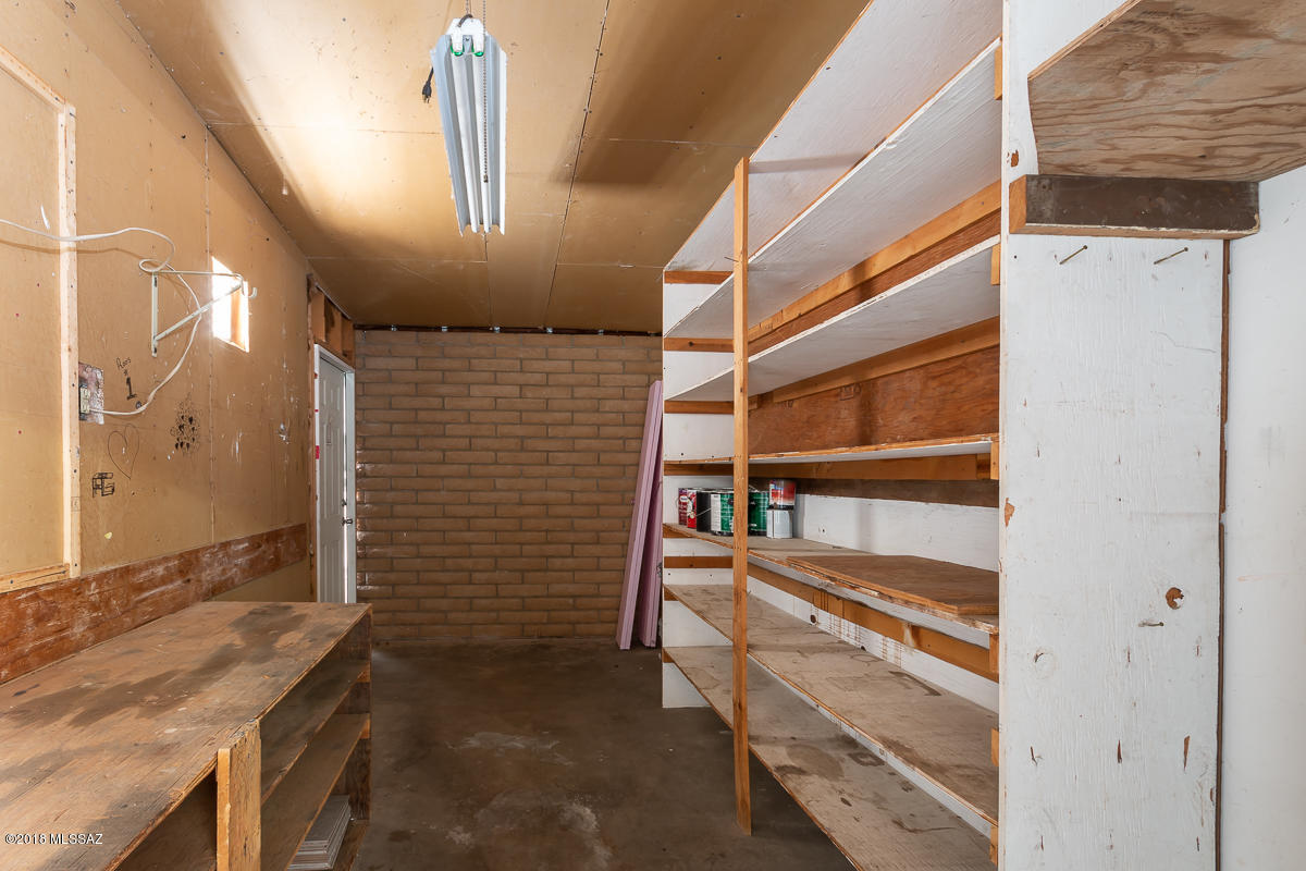 7761 North Rasmussen Avenue Tucson, AZ 85741 - Photo 18 of 23 a view of walk in closet