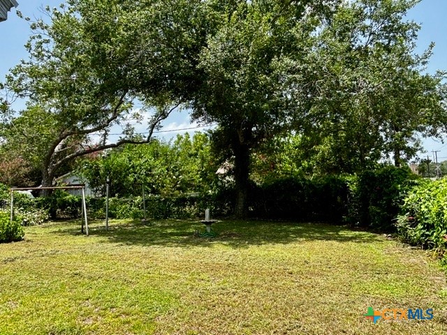 402 Young Street Edna, TX 77957 - Photo 17 of 20