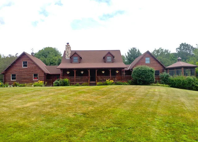 $999,999 | 6311 142nd Avenue, Holland, MI 49423