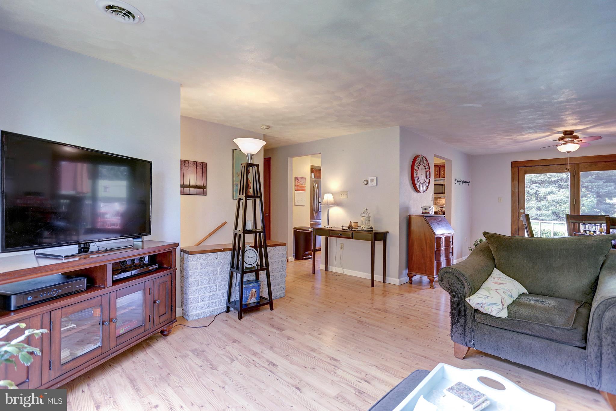 7374 Mountain Road Felton, PA 17322 - Photo 3 of 35 Living Room