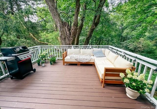 49 Commodore Road Chappaqua, NY 10514 - Photo 25 of 26 a view of a balcony with chairs