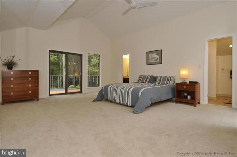 4810 Damascus Road Laytonsville, MD 20882 - Photo 12 of 30 Upper level Master BR with cathedral ceiling