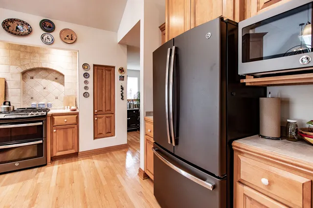 $739,000 | 827 East Lakeview Road, Hustisford, WI 53034