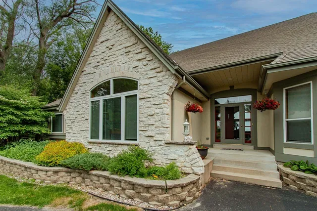$739,000 | 827 East Lakeview Road, Hustisford, WI 53034