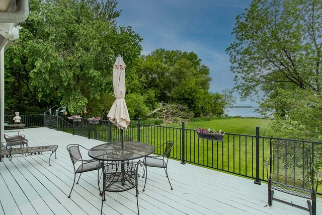 $739,000 | 827 East Lakeview Road, Hustisford, WI 53034