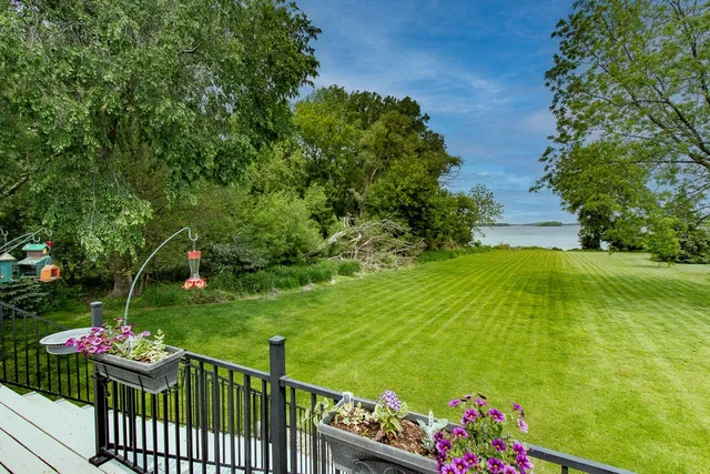 $739,000 | 827 East Lakeview Road, Hustisford, WI 53034