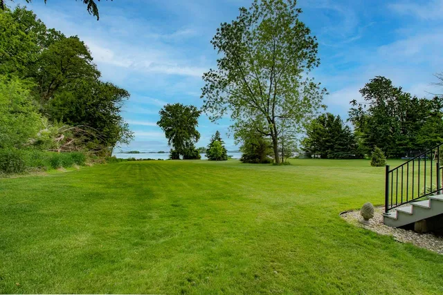 $739,000 | 827 East Lakeview Road, Hustisford, WI 53034