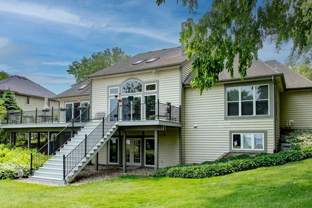 $739,000 | 827 East Lakeview Road, Hustisford, WI 53034