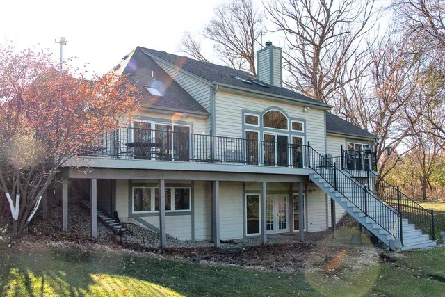 $739,000 | 827 East Lakeview Road, Hustisford, WI 53034