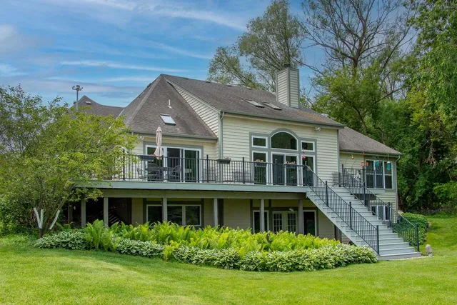 $739,000 | 827 East Lakeview Road, Hustisford, WI 53034