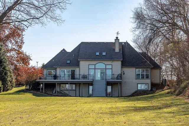 $739,000 | 827 East Lakeview Road, Hustisford, WI 53034