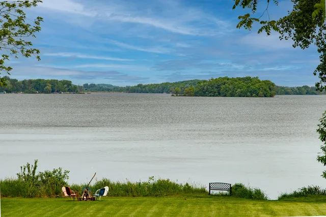 $739,000 | 827 East Lakeview Road, Hustisford, WI 53034