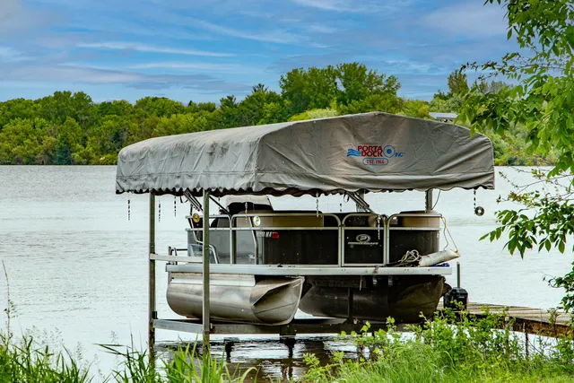 $739,000 | 827 East Lakeview Road, Hustisford, WI 53034