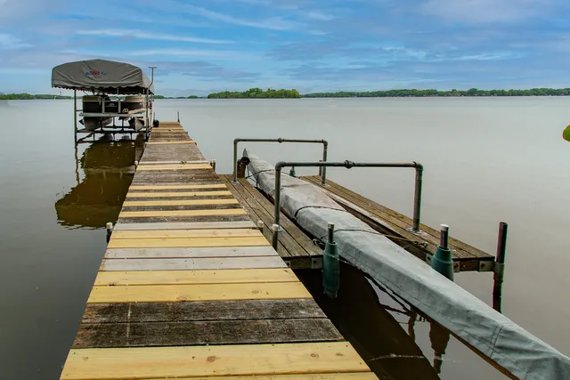 $739,000 | 827 East Lakeview Road, Hustisford, WI 53034