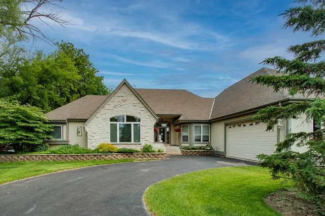 $739,000 | 827 East Lakeview Road, Hustisford, WI 53034